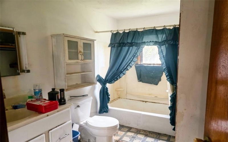 1302 Oaklawn Dr, Latrobe, 15650, 2 Bedrooms Bedrooms, ,1 BathroomBathrooms,Residential,For Sale,Oaklawn Dr,1760555