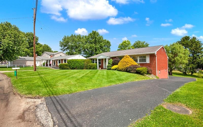 5 Shawnee Dr, Greensburg, 15601, 3 Bedrooms Bedrooms, ,2 BathroomsBathrooms,Residential,For Sale,Shawnee Dr,1757845