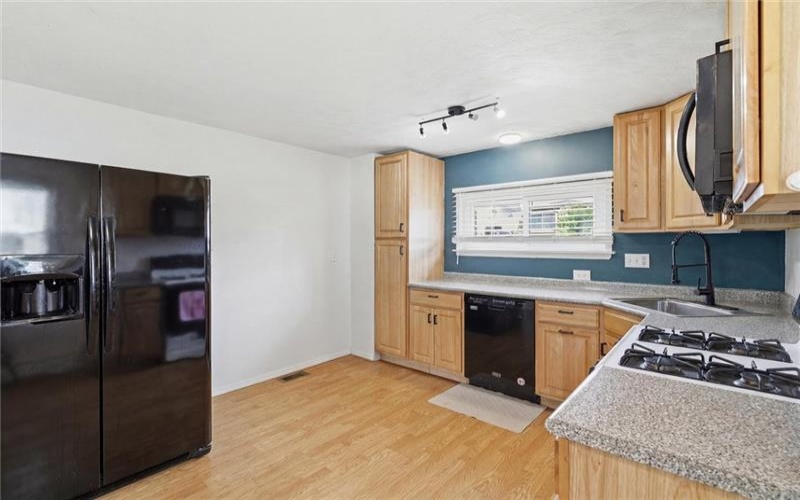 25 Lincoln Ave, Irwin, 15642, 4 Bedrooms Bedrooms, 7 Rooms Rooms,1.1 BathroomsBathrooms,Residential,For Sale,Lincoln Ave,1760614
