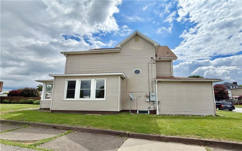 62 Highland Ave, Uniontown, 15401, 3 Bedrooms Bedrooms, ,1 BathroomBathrooms,Residential,For Sale,Highland Ave,1760635