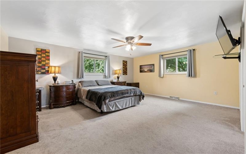 170 Summit Dr, Irwin, 15642, 3 Bedrooms Bedrooms, 11 Rooms Rooms,2 BathroomsBathrooms,Residential,For Sale,Summit Dr,1760419