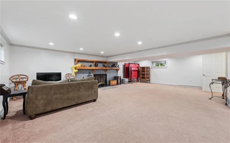 170 Summit Dr, Irwin, 15642, 3 Bedrooms Bedrooms, 11 Rooms Rooms,2 BathroomsBathrooms,Residential,For Sale,Summit Dr,1760419