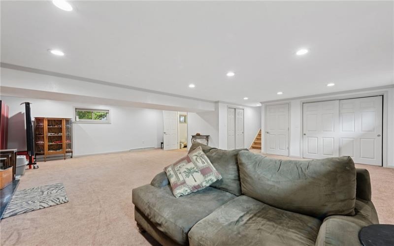 170 Summit Dr, Irwin, 15642, 3 Bedrooms Bedrooms, 11 Rooms Rooms,2 BathroomsBathrooms,Residential,For Sale,Summit Dr,1760419
