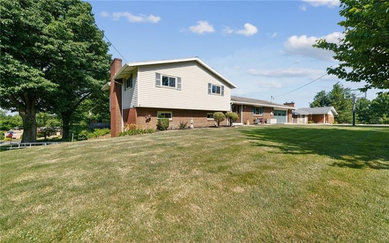 170 Summit Dr, Irwin, 15642, 3 Bedrooms Bedrooms, 11 Rooms Rooms,2 BathroomsBathrooms,Residential,For Sale,Summit Dr,1760419