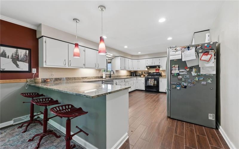 170 Summit Dr, Irwin, 15642, 3 Bedrooms Bedrooms, 11 Rooms Rooms,2 BathroomsBathrooms,Residential,For Sale,Summit Dr,1760419