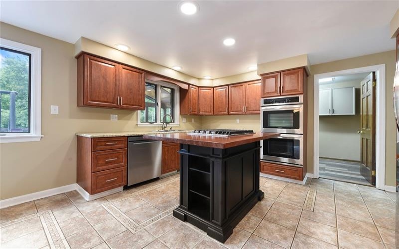 153 Oakwood, McMurray, 15317, 4 Bedrooms Bedrooms, 12 Rooms Rooms,3.1 BathroomsBathrooms,Residential,For Sale,Oakwood,1760629