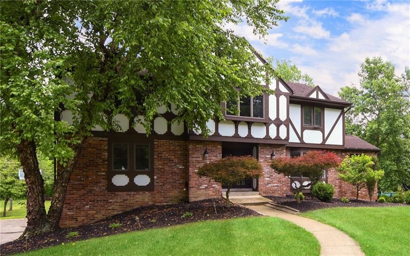 153 Oakwood, McMurray, 15317, 4 Bedrooms Bedrooms, 12 Rooms Rooms,3.1 BathroomsBathrooms,Residential,For Sale,Oakwood,1760629