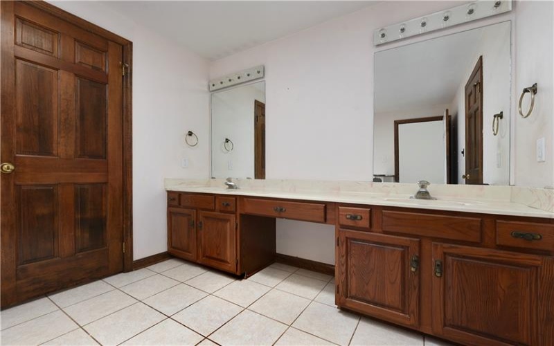 153 Oakwood, McMurray, 15317, 4 Bedrooms Bedrooms, 12 Rooms Rooms,3.1 BathroomsBathrooms,Residential,For Sale,Oakwood,1760629