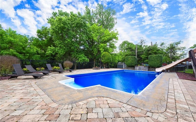153 Oakwood, McMurray, 15317, 4 Bedrooms Bedrooms, 12 Rooms Rooms,3.1 BathroomsBathrooms,Residential,For Sale,Oakwood,1760629