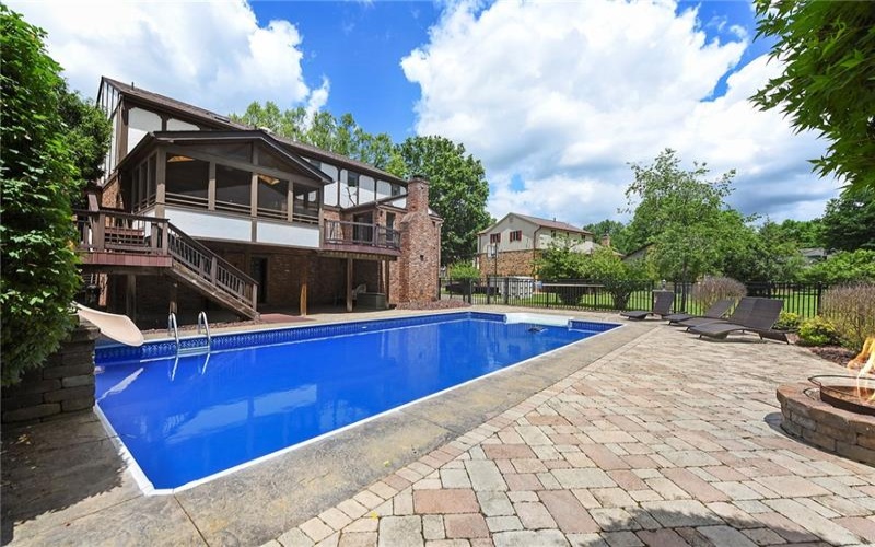 153 Oakwood, McMurray, 15317, 4 Bedrooms Bedrooms, 12 Rooms Rooms,3.1 BathroomsBathrooms,Residential,For Sale,Oakwood,1760629