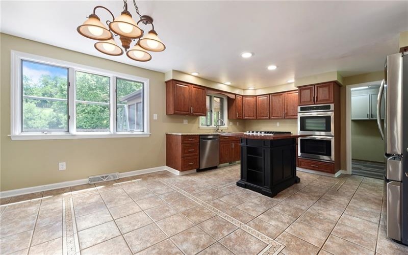 153 Oakwood, McMurray, 15317, 4 Bedrooms Bedrooms, 12 Rooms Rooms,3.1 BathroomsBathrooms,Residential,For Sale,Oakwood,1760629