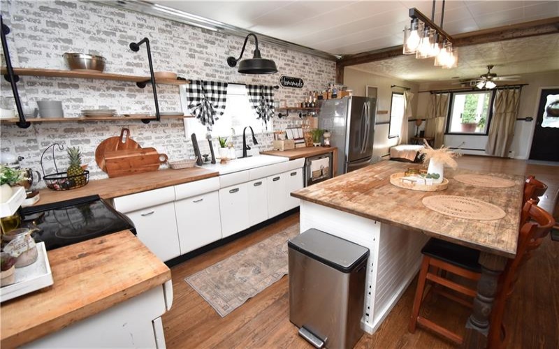 15 Euclid Ave, Point Marion, 15474, 4 Bedrooms Bedrooms, 9 Rooms Rooms,2 BathroomsBathrooms,Residential,For Sale,Euclid Ave,1760814