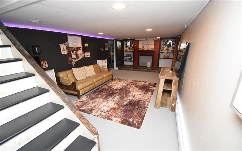 15 Euclid Ave, Point Marion, 15474, 4 Bedrooms Bedrooms, 9 Rooms Rooms,2 BathroomsBathrooms,Residential,For Sale,Euclid Ave,1760814