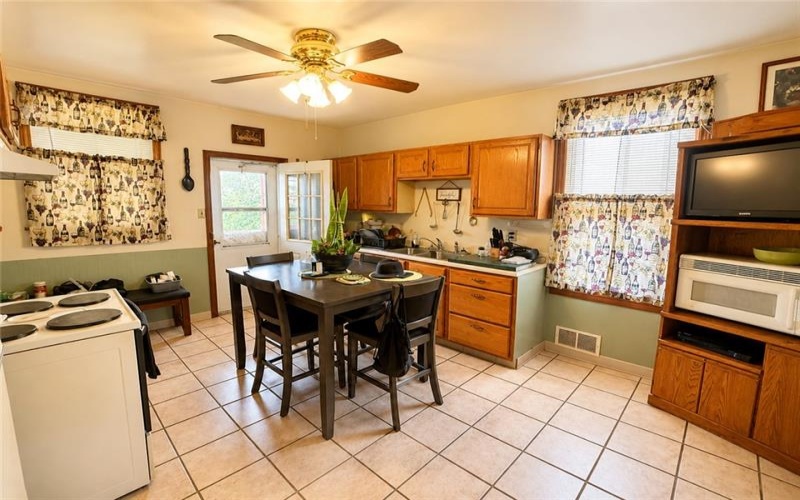 800 Ellsworth Ave, Jeannette, 15644, ,Multi-unit,For Sale,Ellsworth Ave,1760838
