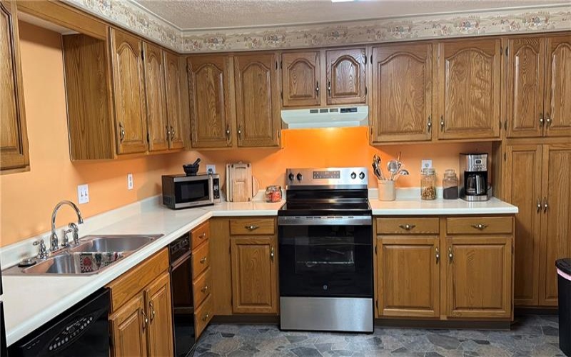 105 Woodstone Ln, New Kensington, 15068, 3 Bedrooms Bedrooms, 8 Rooms Rooms,2 BathroomsBathrooms,Residential,For Sale,Woodstone Ln,1760916