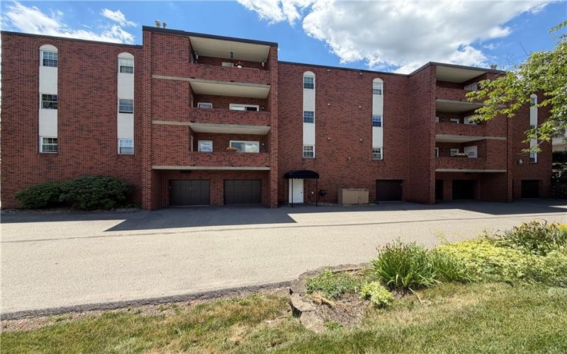 105 Woodstone Ln, New Kensington, 15068, 3 Bedrooms Bedrooms, 8 Rooms Rooms,2 BathroomsBathrooms,Residential,For Sale,Woodstone Ln,1760916