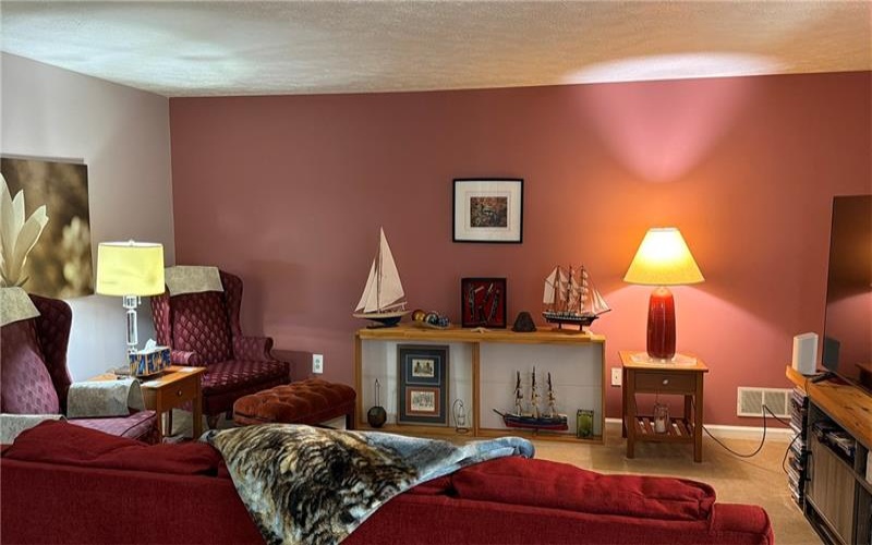 105 Woodstone Ln, New Kensington, 15068, 3 Bedrooms Bedrooms, 8 Rooms Rooms,2 BathroomsBathrooms,Residential,For Sale,Woodstone Ln,1760916
