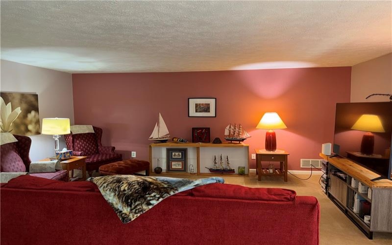 105 Woodstone Ln, New Kensington, 15068, 3 Bedrooms Bedrooms, 8 Rooms Rooms,2 BathroomsBathrooms,Residential,For Sale,Woodstone Ln,1760916