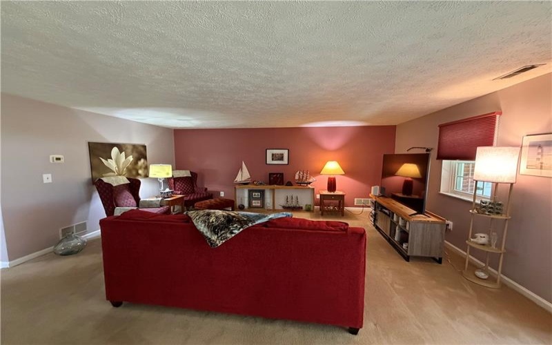 105 Woodstone Ln, New Kensington, 15068, 3 Bedrooms Bedrooms, 8 Rooms Rooms,2 BathroomsBathrooms,Residential,For Sale,Woodstone Ln,1760916