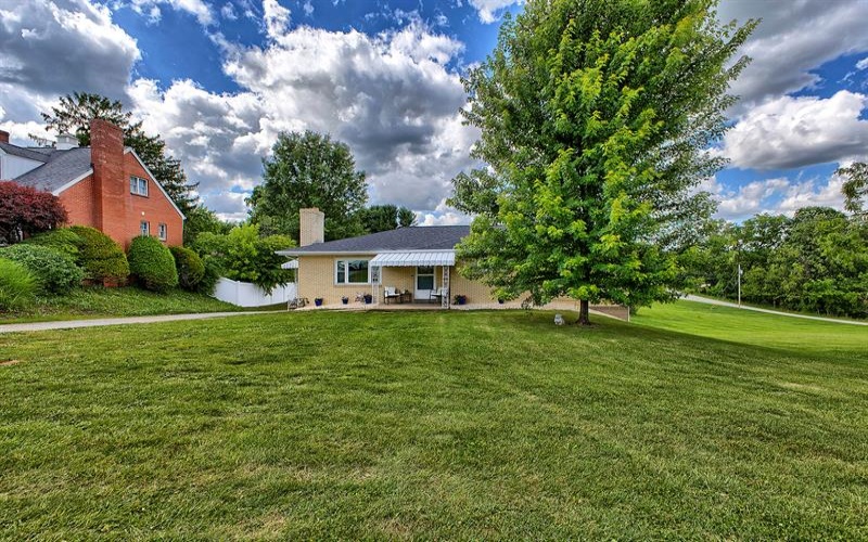 4373 State Rte 136, Greensburg, 15601, 3 Bedrooms Bedrooms, 8 Rooms Rooms,2.1 BathroomsBathrooms,Residential,For Sale,State Rte 136,1760978