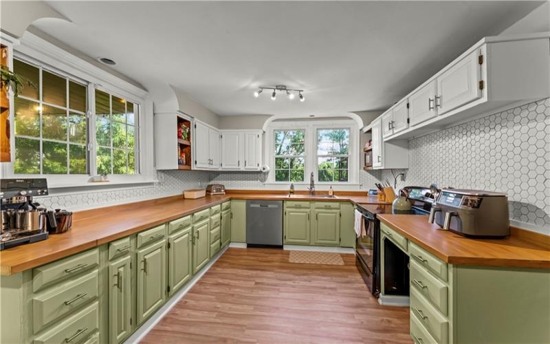 860 Mcmurray Rd, Venetia, 15367, 7 Bedrooms Bedrooms, 10 Rooms Rooms,3.1 BathroomsBathrooms,Residential,For Sale,Mcmurray Rd,1760582