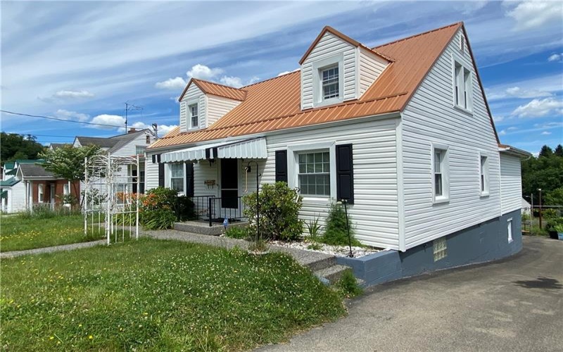 11 Washington Dr, Monessen, 15062, 3 Bedrooms Bedrooms, 9 Rooms Rooms,2 BathroomsBathrooms,Residential,For Sale,Washington Dr,1760149
