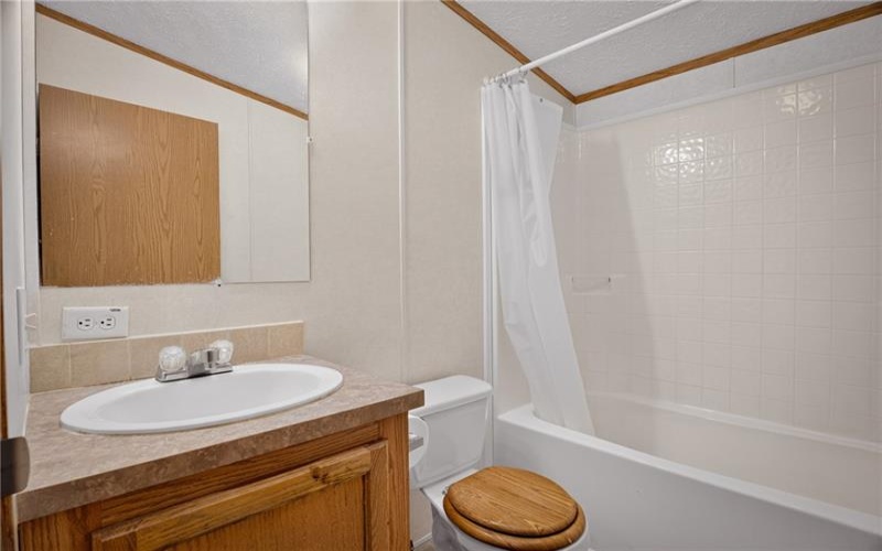 424 Castle Rd, Washington, 15301, 3 Bedrooms Bedrooms, 6 Rooms Rooms,2 BathroomsBathrooms,Residential,For Sale,Castle Rd,1760797