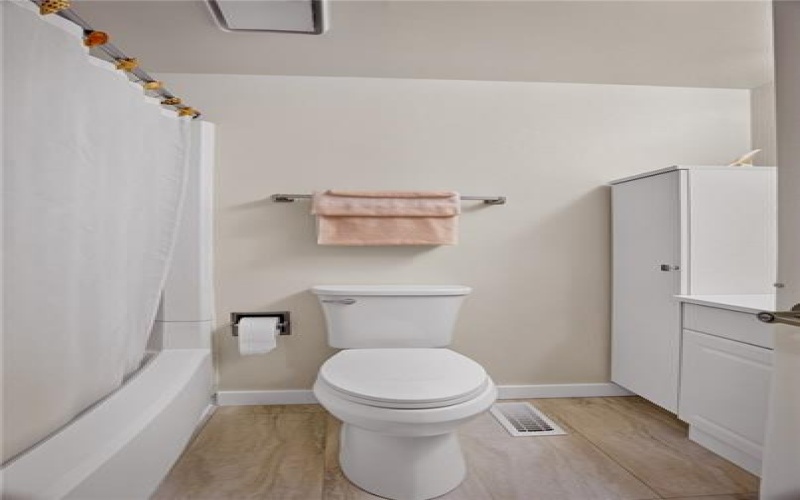 190 Deer Dr, Washington, 15301, 3 Bedrooms Bedrooms, 8 Rooms Rooms,2.1 BathroomsBathrooms,Residential,For Sale,Deer Dr,1760847
