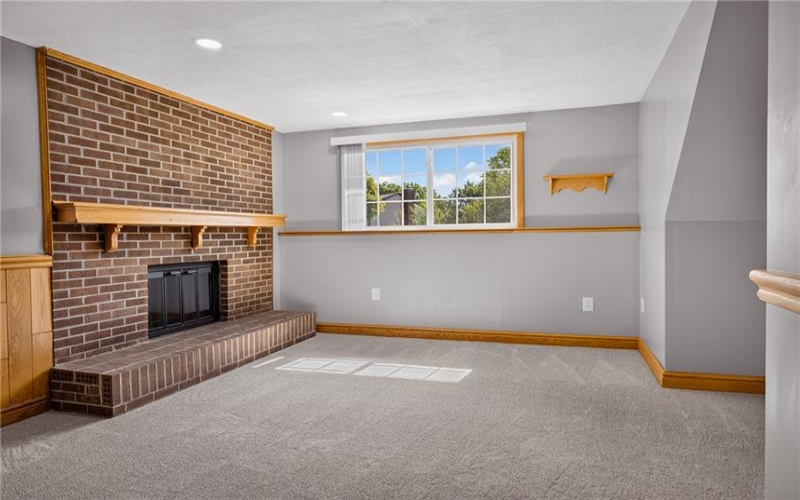 190 Deer Dr, Washington, 15301, 3 Bedrooms Bedrooms, 8 Rooms Rooms,2.1 BathroomsBathrooms,Residential,For Sale,Deer Dr,1760847