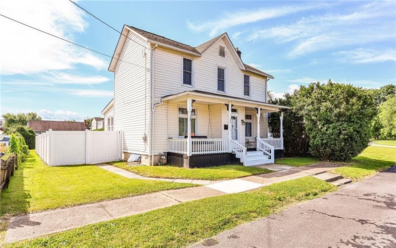 27 Oak St, Latrobe, 15650, 3 Bedrooms Bedrooms, 8 Rooms Rooms,1.1 BathroomsBathrooms,Residential,For Sale,Oak St,1760997