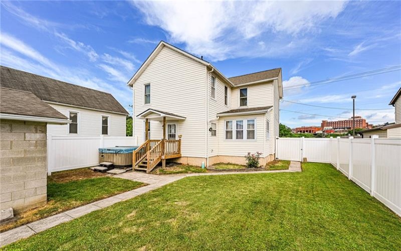 27 Oak St, Latrobe, 15650, 3 Bedrooms Bedrooms, 8 Rooms Rooms,1.1 BathroomsBathrooms,Residential,For Sale,Oak St,1760997