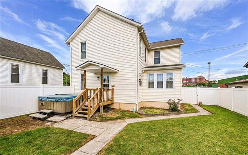 27 Oak St, Latrobe, 15650, 3 Bedrooms Bedrooms, 8 Rooms Rooms,1.1 BathroomsBathrooms,Residential,For Sale,Oak St,1760997