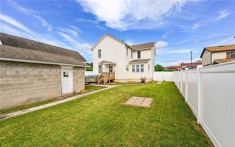 27 Oak St, Latrobe, 15650, 3 Bedrooms Bedrooms, 8 Rooms Rooms,1.1 BathroomsBathrooms,Residential,For Sale,Oak St,1760997