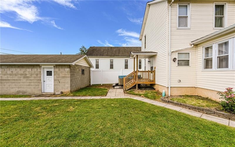 27 Oak St, Latrobe, 15650, 3 Bedrooms Bedrooms, 8 Rooms Rooms,1.1 BathroomsBathrooms,Residential,For Sale,Oak St,1760997