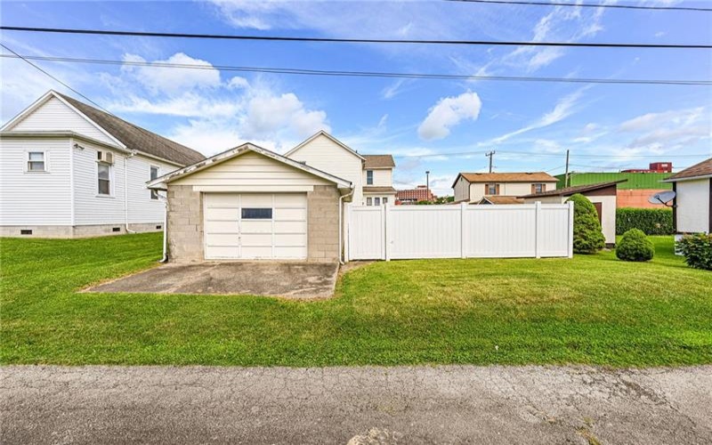 27 Oak St, Latrobe, 15650, 3 Bedrooms Bedrooms, 8 Rooms Rooms,1.1 BathroomsBathrooms,Residential,For Sale,Oak St,1760997