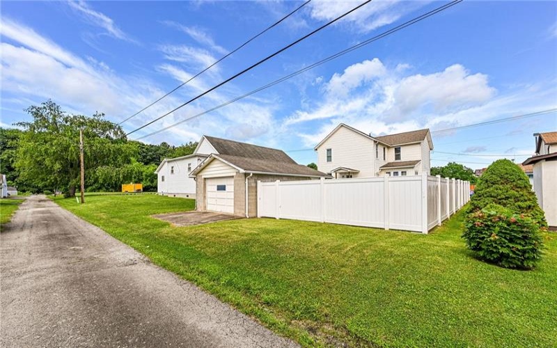 27 Oak St, Latrobe, 15650, 3 Bedrooms Bedrooms, 8 Rooms Rooms,1.1 BathroomsBathrooms,Residential,For Sale,Oak St,1760997