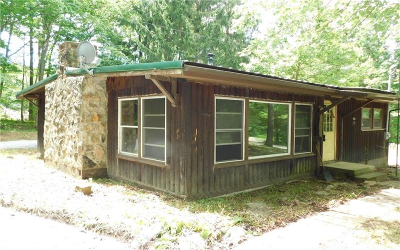 170 Maple Summit Road, Mill Run, 15464, 2 Bedrooms Bedrooms, ,1 BathroomBathrooms,Residential,For Sale,Maple Summit Road,1761065