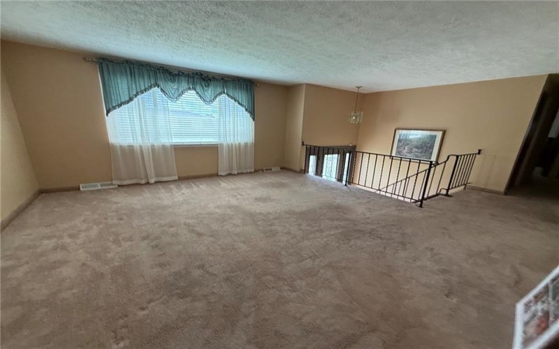 2805 Knights Ct, New Kensington, 15068, 3 Bedrooms Bedrooms, 7 Rooms Rooms,2.1 BathroomsBathrooms,Residential,For Sale,Knights Ct,1761038
