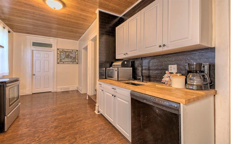 205 3rd STREET, Jeanette, 15644, 4 Bedrooms Bedrooms, ,2.1 BathroomsBathrooms,Residential,For Sale,3rd,1761281