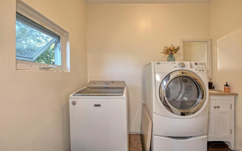 205 3rd STREET, Jeanette, 15644, 4 Bedrooms Bedrooms, ,2.1 BathroomsBathrooms,Residential,For Sale,3rd,1761281