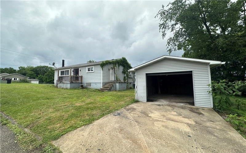 301 Armstrong Avenue, Avonmore, 15618, 3 Bedrooms Bedrooms, 6 Rooms Rooms,1 BathroomBathrooms,Residential,For Sale,Armstrong Avenue,1761345