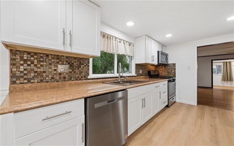 109 Jefferson St, Midway, 15060, 3 Bedrooms Bedrooms, 6 Rooms Rooms,2 BathroomsBathrooms,Residential,For Sale,Jefferson St,1761118