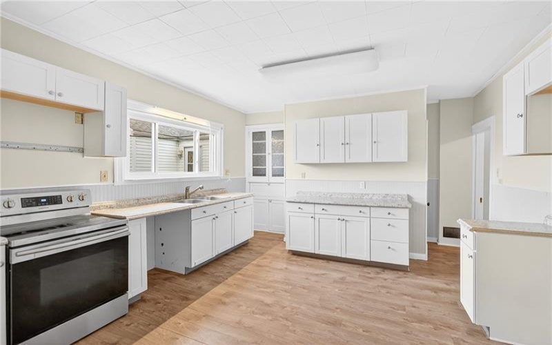 105 Center Ave, Mount Pleasant, 15666, 4 Bedrooms Bedrooms, 7 Rooms Rooms,2.1 BathroomsBathrooms,Residential,For Sale,Center Ave,1761228