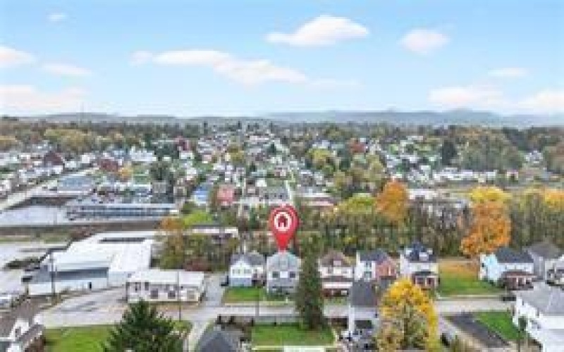 105 Center Ave, Mount Pleasant, 15666, 4 Bedrooms Bedrooms, 7 Rooms Rooms,2.1 BathroomsBathrooms,Residential,For Sale,Center Ave,1761228