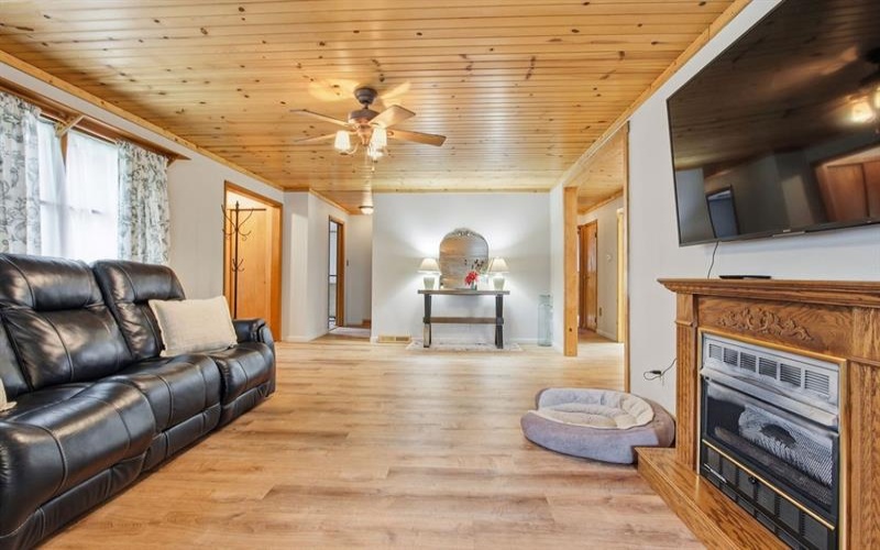 10 Braddock Dr, Ohiopyle, 15470, 4 Bedrooms Bedrooms, ,1.1 BathroomsBathrooms,Residential,For Sale,Braddock Dr,1761425