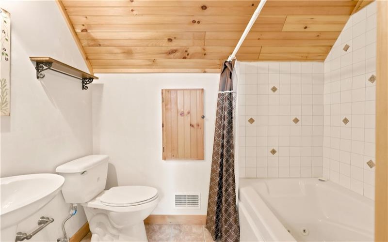 217 Lower Tabernacle Rd, Jones Mills, 15646, 5 Bedrooms Bedrooms, ,5 BathroomsBathrooms,Residential,For Sale,Lower Tabernacle Rd,1761474