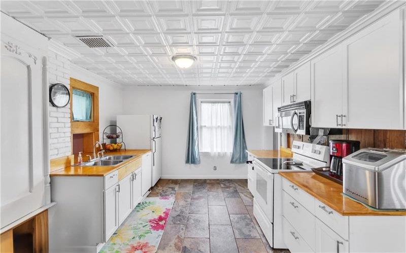 31 Penn, MANOR, 15665, 4 Bedrooms Bedrooms, 8 Rooms Rooms,2 BathroomsBathrooms,Residential,For Sale,Penn,1761515