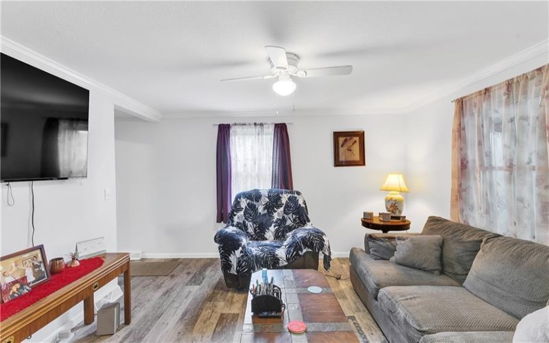 31 Penn, MANOR, 15665, 4 Bedrooms Bedrooms, 8 Rooms Rooms,2 BathroomsBathrooms,Residential,For Sale,Penn,1761515