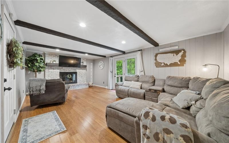 4067 Briarwood Dr, Jeannette, 15644, 4 Bedrooms Bedrooms, 10 Rooms Rooms,3.1 BathroomsBathrooms,Residential,For Sale,Briarwood Dr,1761134