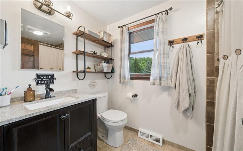4067 Briarwood Dr, Jeannette, 15644, 4 Bedrooms Bedrooms, 10 Rooms Rooms,3.1 BathroomsBathrooms,Residential,For Sale,Briarwood Dr,1761134